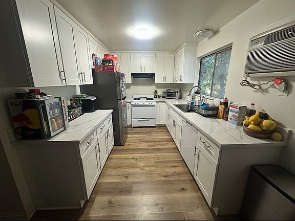 2nd image of 5453 Corteen Pl #17