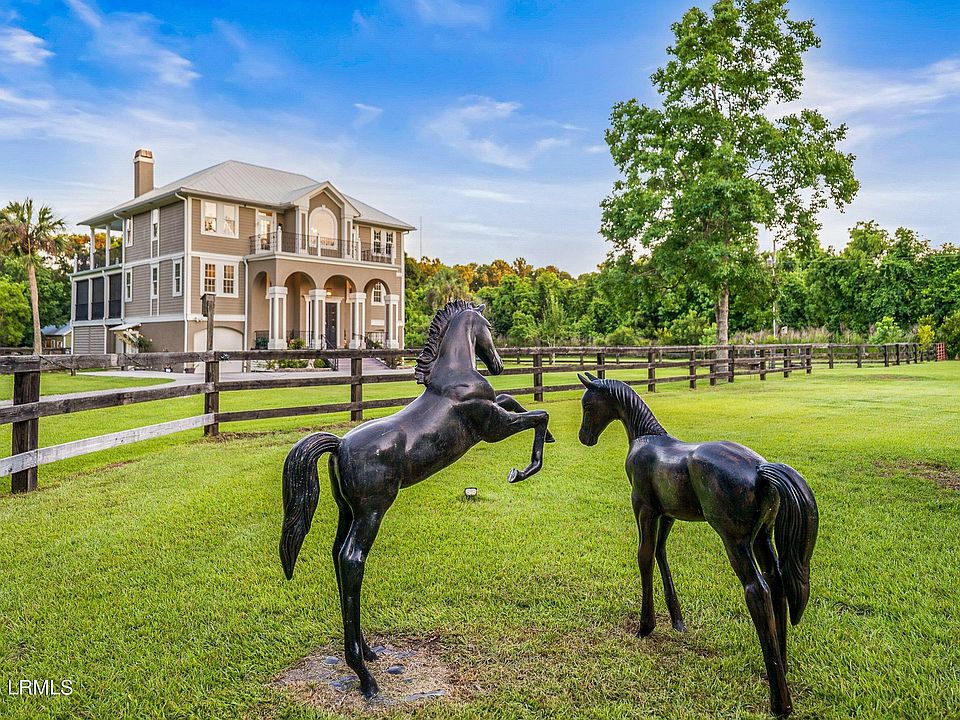 1st image of 36 Avenue Of Oaks