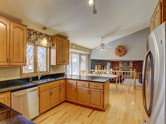 5th image of 8949 Cambridge Ct