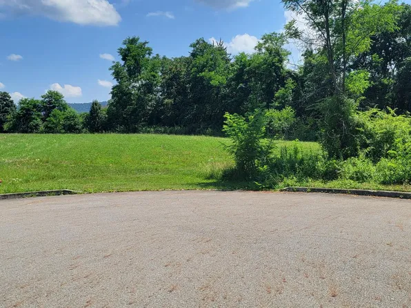 69 Oak Ave, Halifax, PA 17032