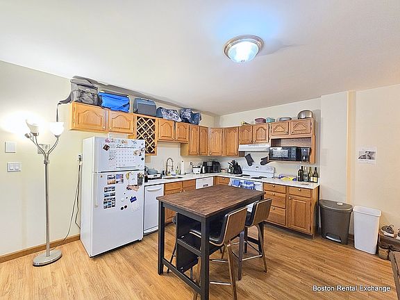 2nd image of 154 Cedar St #1-4