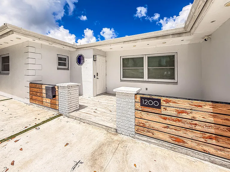 1200 NW 76th Ave — Photo 3