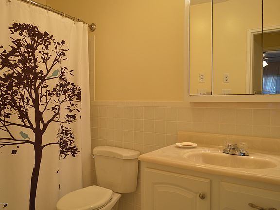 3rd image of 14 Valley Stream Drive #B