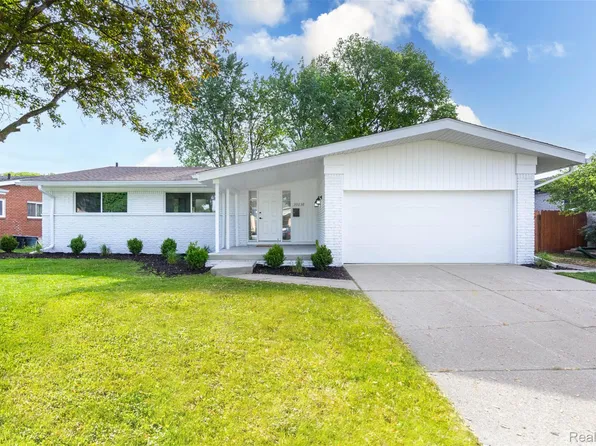 30238 Freda Dr, Warren, MI 48093