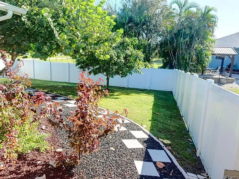 323 Dolphin Pkwy — Photo 17