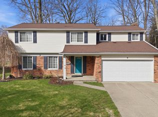 21467 Chestnut Ln, Farmington, MI