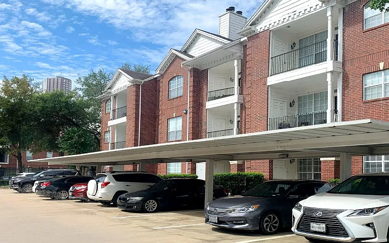 Tuscany Apartments — Photo 23