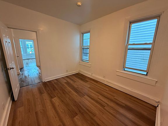 4th image of 114 Woodlawn Ave #17E