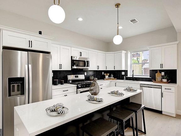 3rd image of 3431 Park Heights Ave