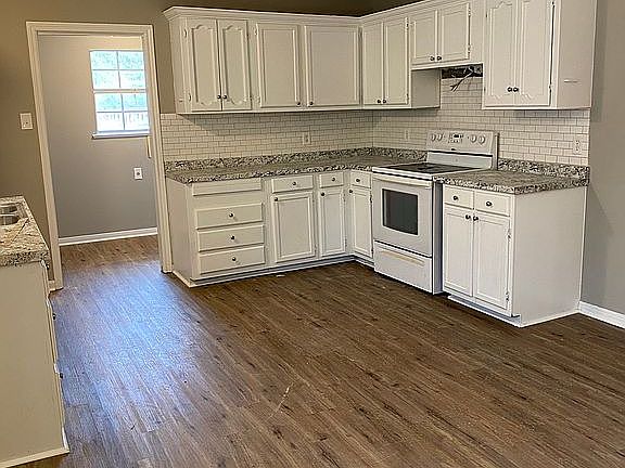 3rd image of 15325 Pisces Ave
