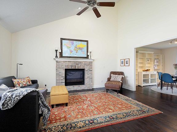 5th image of 336 Pinehurst Dr