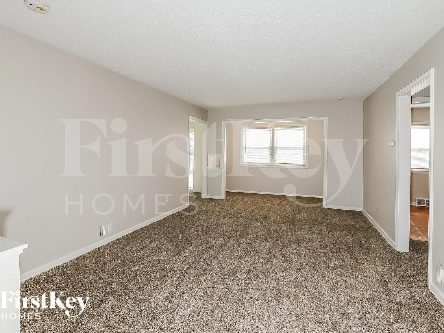 3 bed, 1.0 bath, 1304 sqft, $1,445 — Photo 2