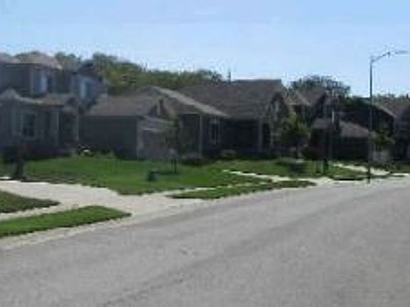 Exterior Neighborhood (street photo)