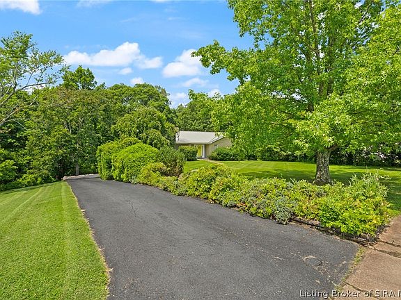 3rd image of 367 Roosevelt Drive