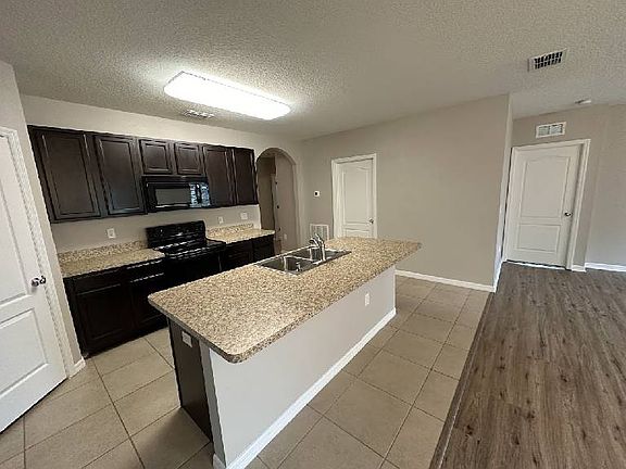 5th image of 481 Nova Dr