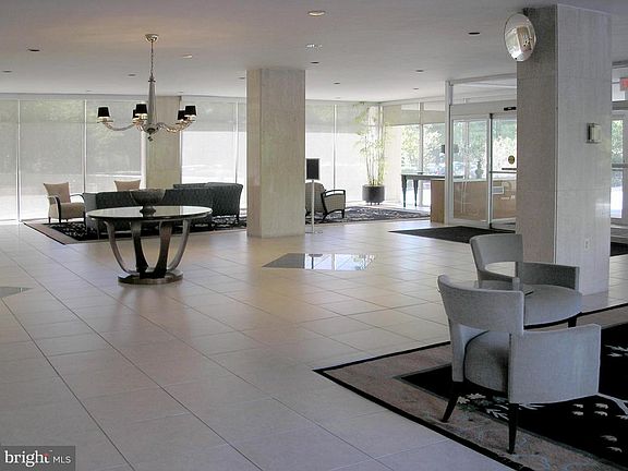 3rd image of 10401 Grosvenor Pl APT 1010