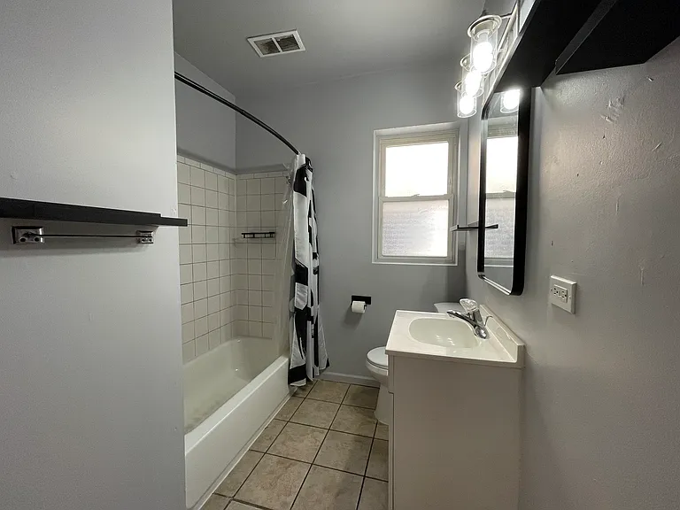 1160 N Harding Ave #2 — Photo 10