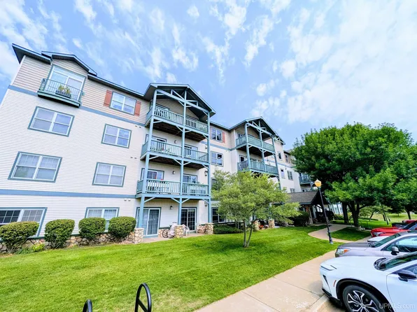 1279 Lakeshore Park Pl, Marquette, MI 49855