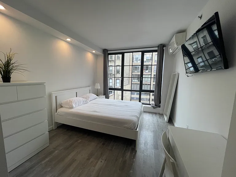 433 W 53rd St #4C — Photo 6