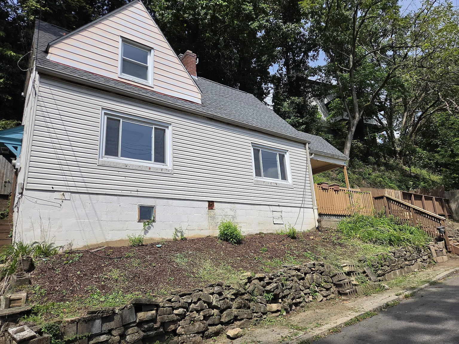 2 bed, 1.5 bath, 969 sqft, $1,650 — Photo 1
