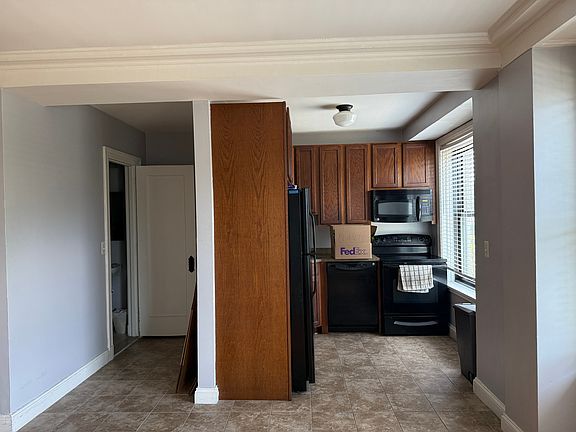 5th image of 15 E Kirby St APT 221