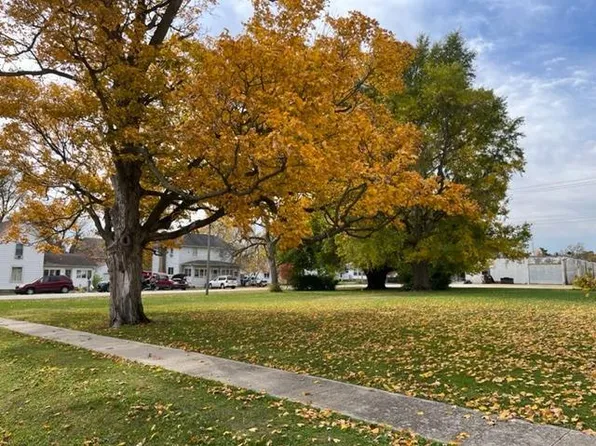 322 S James St, Goodland, IN 47948