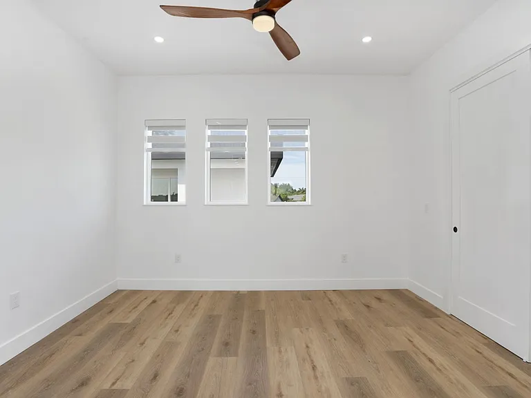 711 Tropical Dr — Photo 38