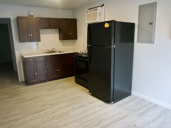 2nd image of 5695 Atlee Ave #J