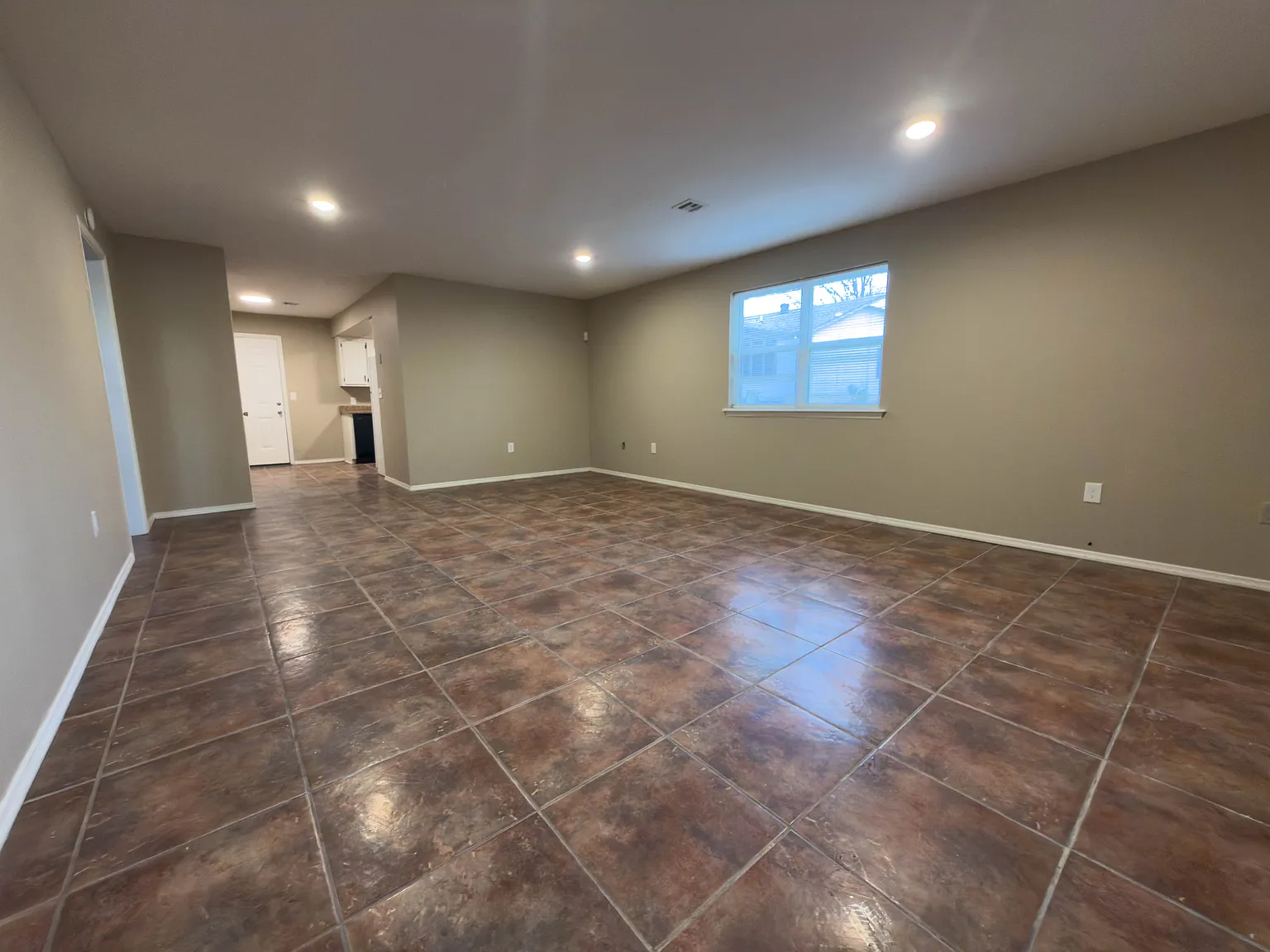 3 bed, 1248 sqft, $1,250 — Photo 3