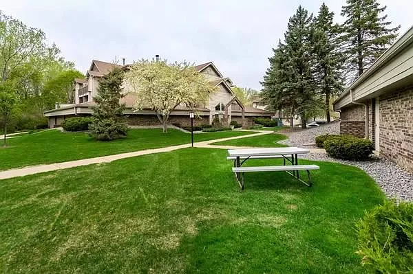 2160 Ridge Dr #13 — Photo 3