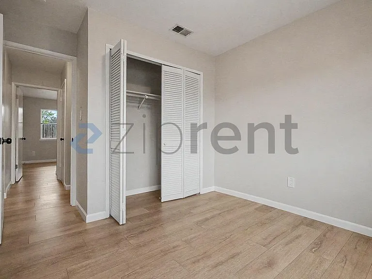 2307 N Cirby Way — Photo 21