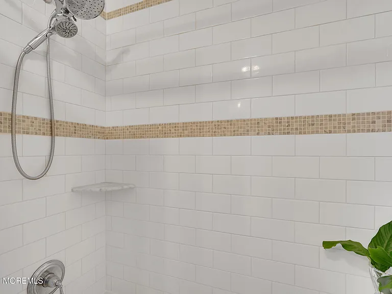 229 1st Ave — Photo 20