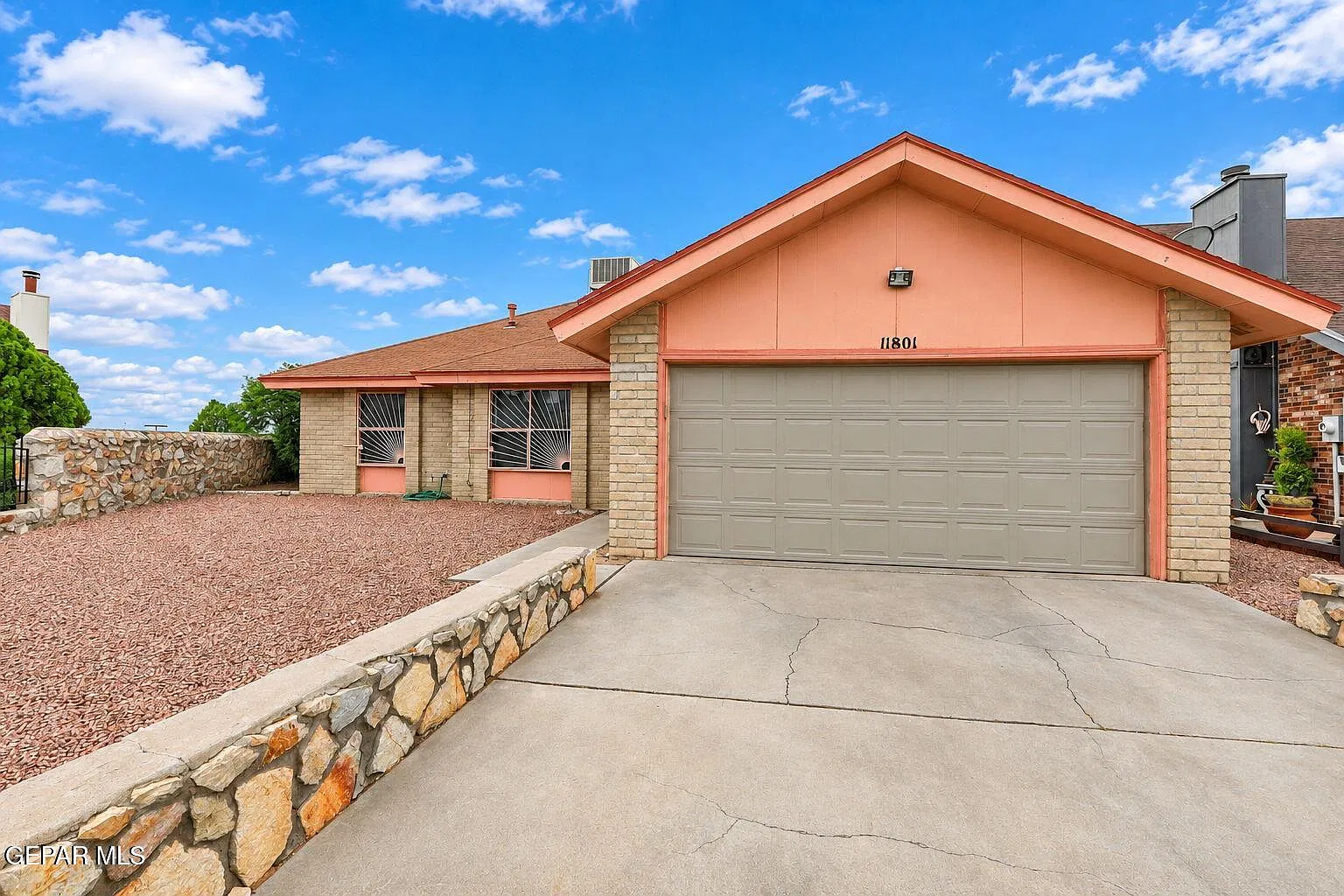 3 bed, 2.0 bath, 1211 sqft, $1,350 — Photo 2