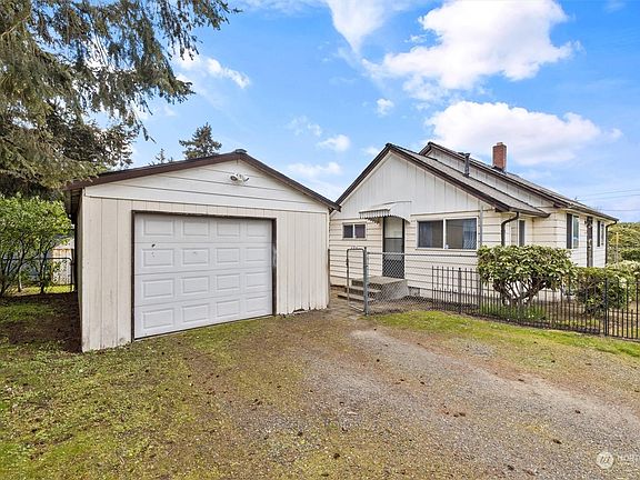 5th image of 11404 Alaska Street S