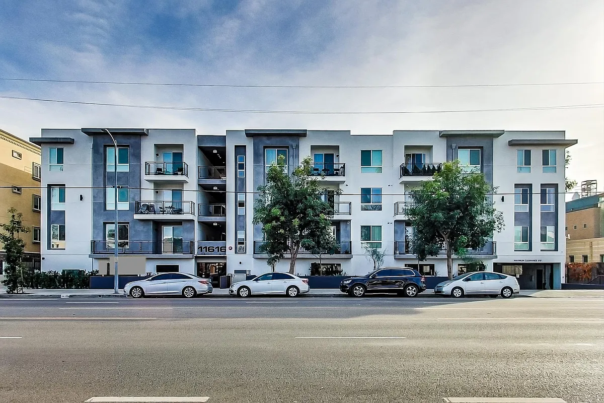 Building Photo - 11616 Burbank Blvd #203