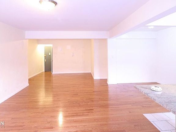 5th image of 3415 Parsons Blvd APT 2EE
