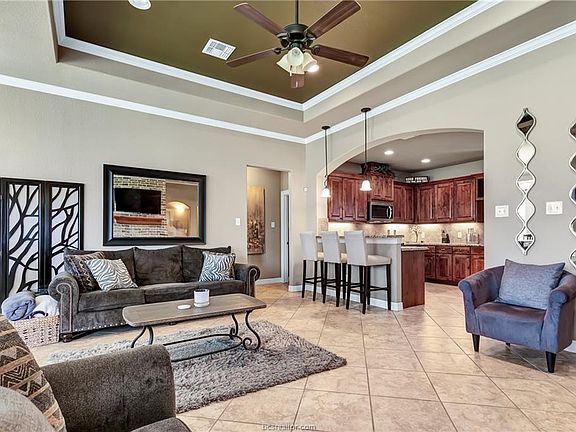 4th image of 2611 Forest Oaks Dr