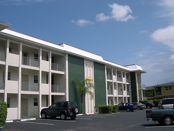 2nd image of 312 Northlake Dr APT 304