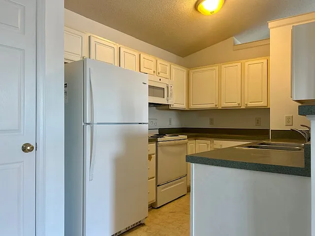 1034 Ivy Glen Dr #1034 — Photo 3