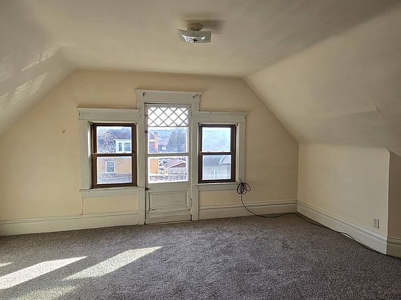 2nd image of 544 E Pearl St APT 3