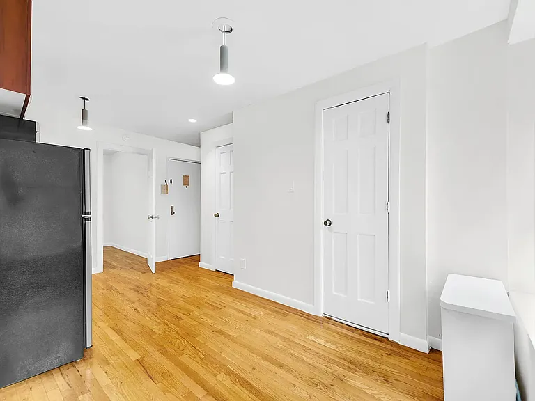 98 Christopher St #2 — Photo 3