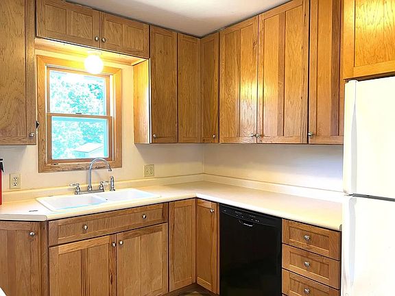 2nd image of 1777 Stanbridge Ave