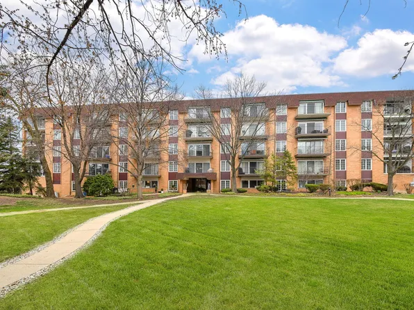 445 N Park Blvd APT 4B, Glen Ellyn, IL 60137