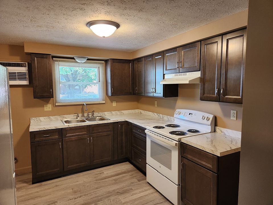 Another view of the kitchen space.