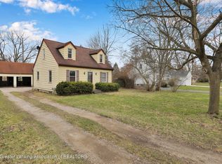 918 Maycroft Rd, Lansing, MI 48917