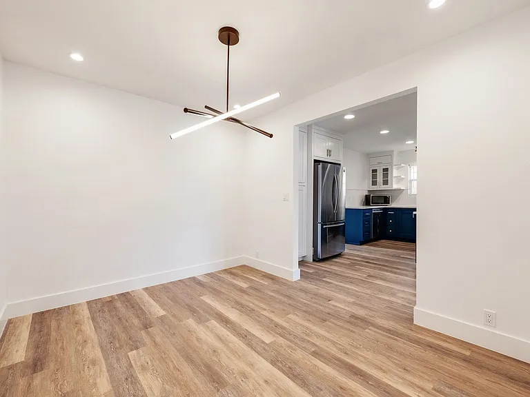 1021 E 45th St — Photo 16