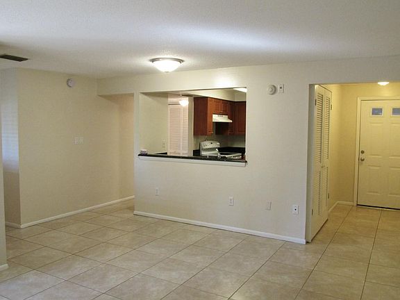 5th image of 2121 Wood St #105B