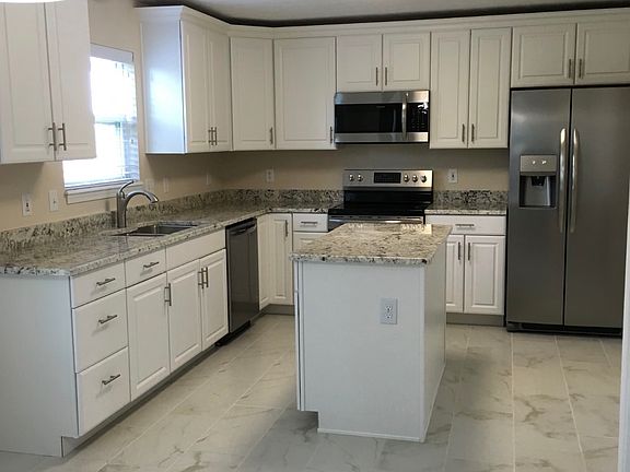 5th image of 140 Sackett Dr