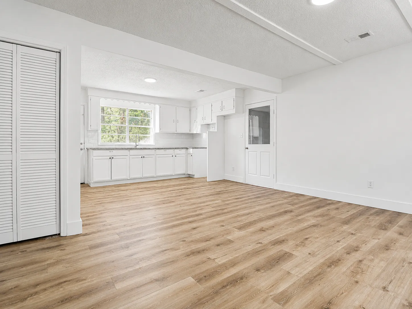 4 bed, 1400 sqft, $1,595 — Photo 4