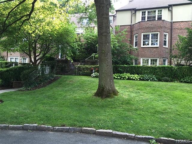 1st image of 9 Sentry Pl APT 1D